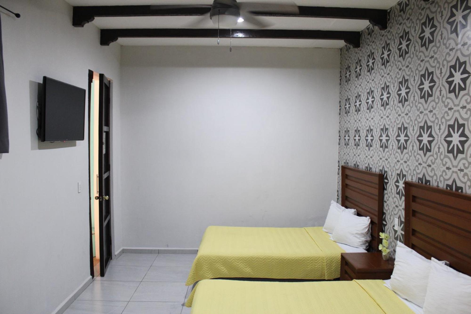 Hotel Guaranducha Inn Campeche Room photo